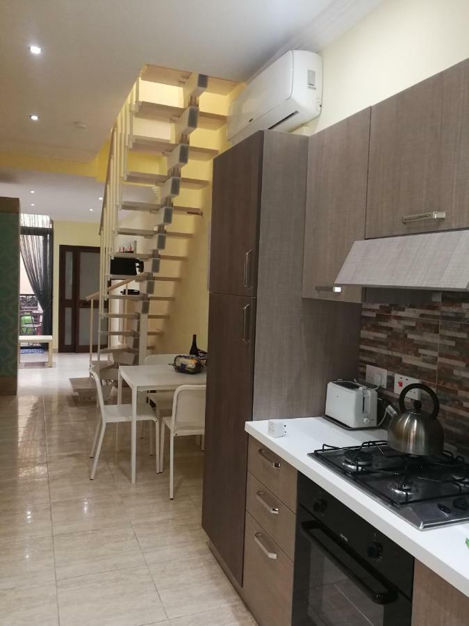 Sliema duplex 1 bedroom apartment - Sleeps 4 Buitenkant foto